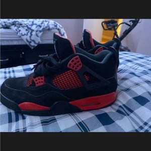 Jordan 4s Red Thunder (used) Size 9.5
